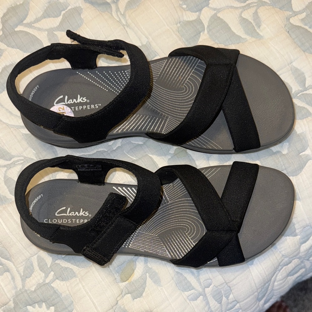 Clarks Women's Black and Gray Sandals